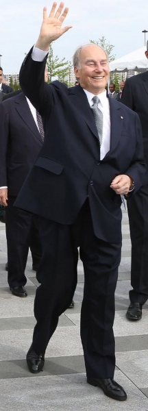 Hazar Imam waves to Murids outside the Aga Khan Museum 2016-05-18